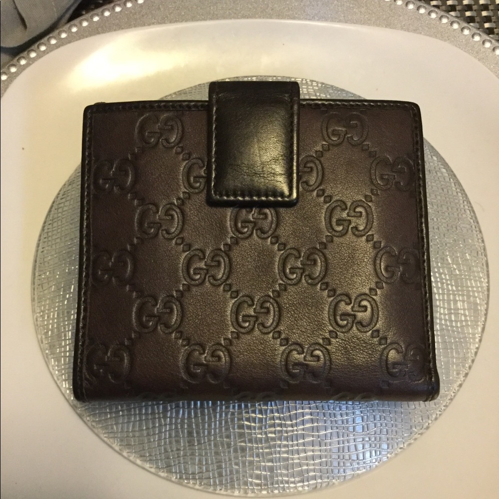 ❌ SOLD ❌ Gucci Bi Fold Wallet - Picture 3 of 8